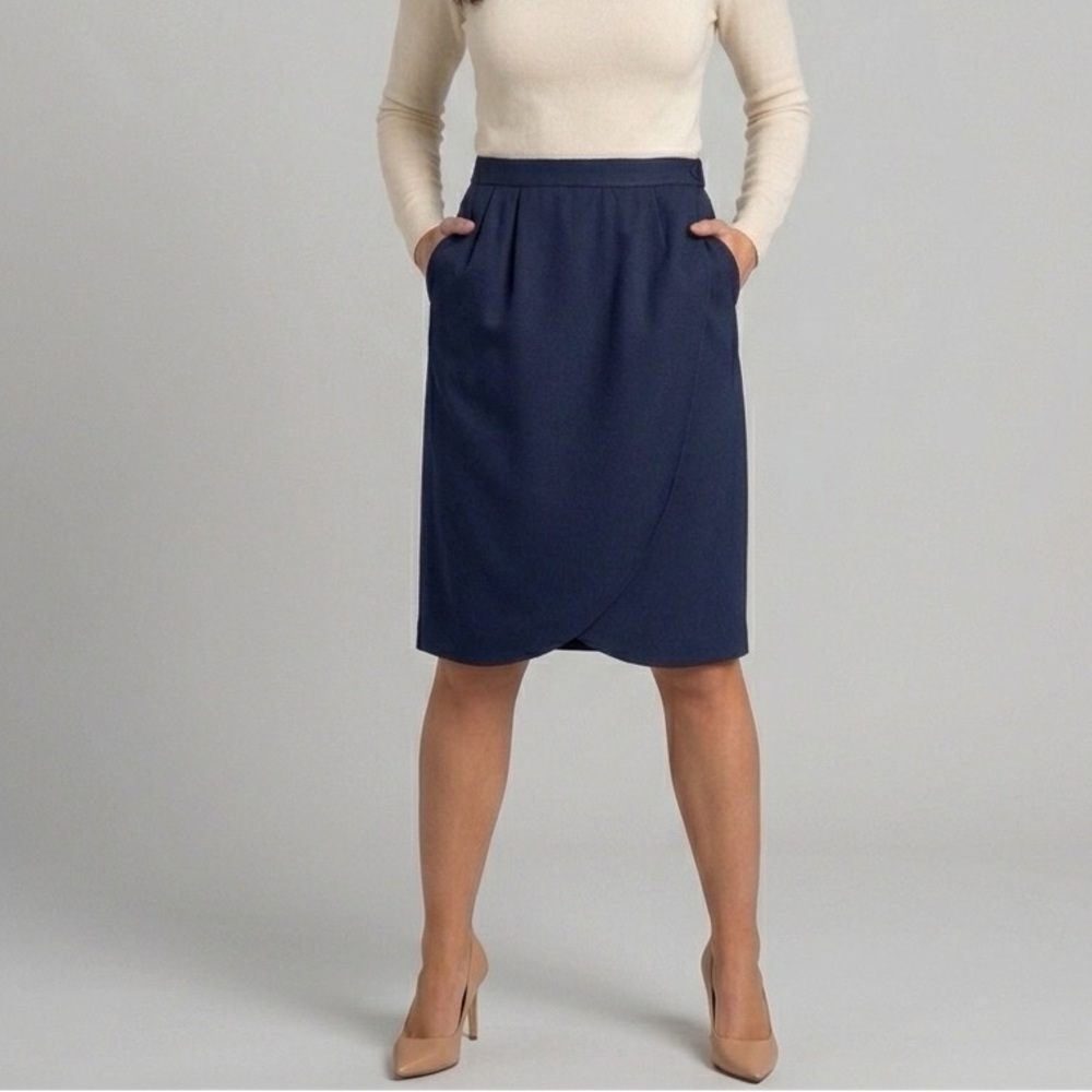 Valentino 100% wool tulip skirt in navy size 6